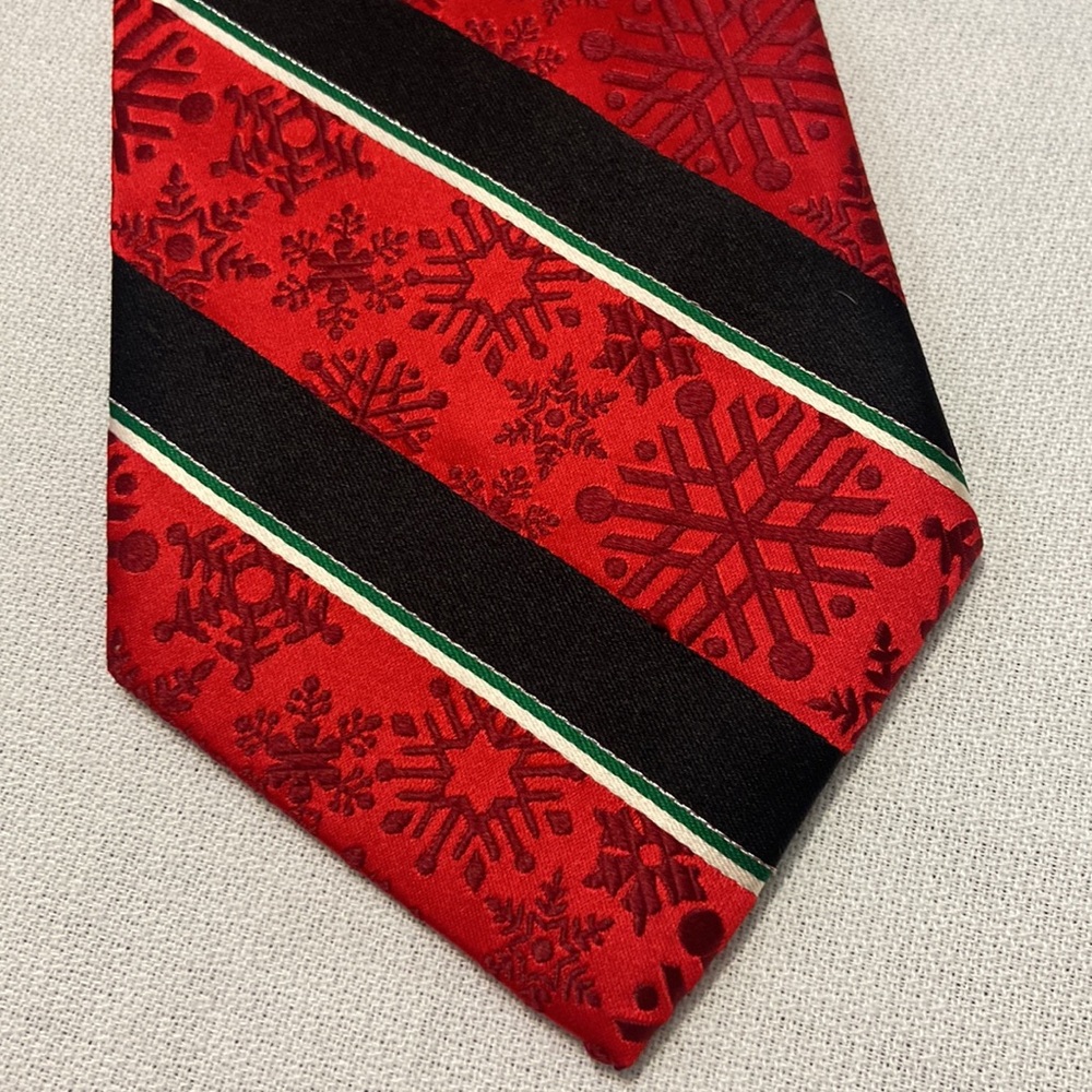 Christmas Snowflake Mens Red & Black All Silk  Tie - Nice!